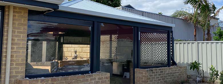 Clear Ziptrak blinds from Kenlow used in outdoor living space