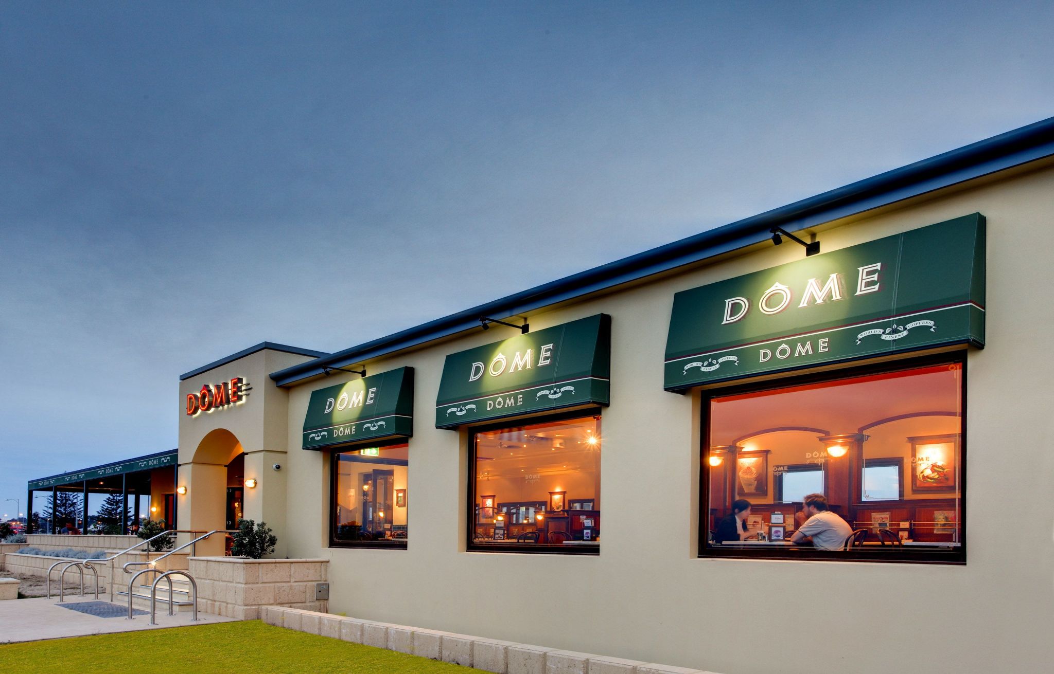 Kenlow's commercial awnings outside of Dome cafe in Perth